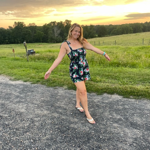 Meet your Posher, Mary claire - Picture 1 of 1